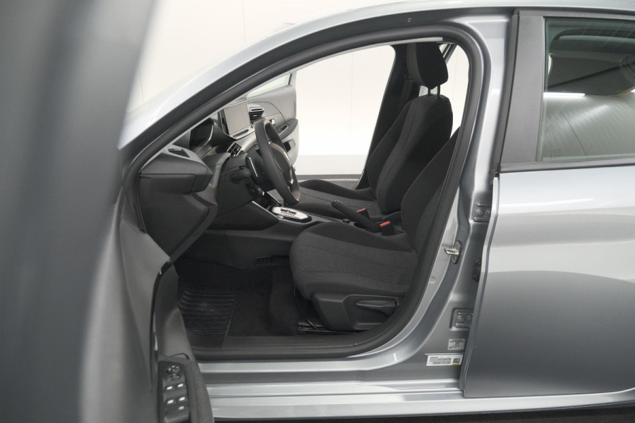 Peugeot 208 1.2 Hybrid 110 e-DCS6 Style | Parkeersensoren | Apple Carplay | Cruise Control | Navigatie