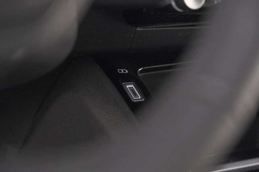 Peugeot 208 1.2 Hybrid 110 e-DCS6 Style | Parkeersensoren | Apple Carplay | Cruise Control | Navigatie