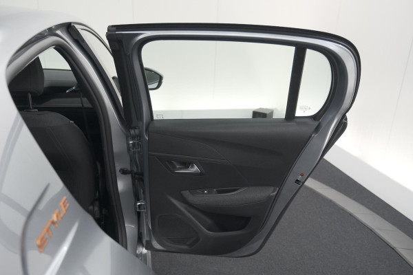 Peugeot 208 1.2 Hybrid 110 e-DCS6 Style | Parkeersensoren | Apple Carplay | Cruise Control | Navigatie