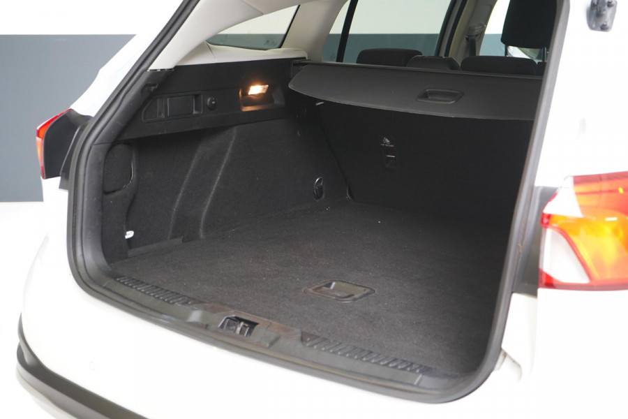 Ford FOCUS Wagon 1.0 EcoBoost 125pk Hybrid Active Business | Trekhaak | Carplay | B&O Sound | Camera | Zwart dak