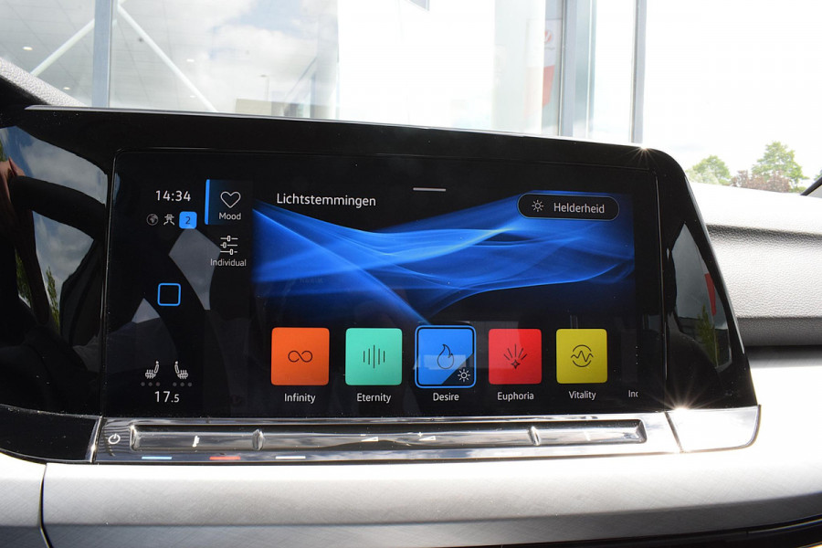 Volkswagen Golf 1.0 TSI Life Business | Apple Carplay | Stuur- Stoelverw. |  Climate | ACC