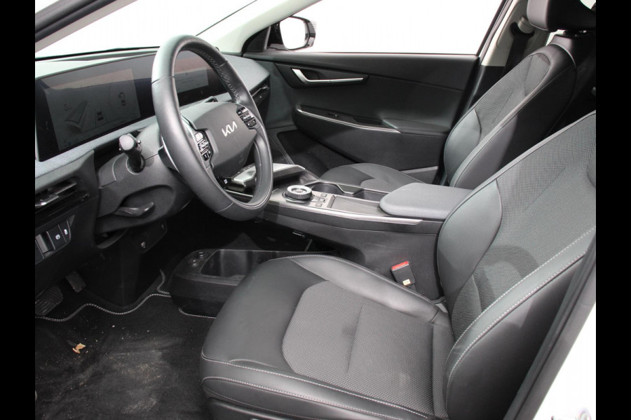 Kia Ev6 Light Edition Automaat 58 kWh Navigatie Apple Carplay Android Auto Camera Parkeersensoren achter Cruise Control Climate Control Lichtmetalen Velgen