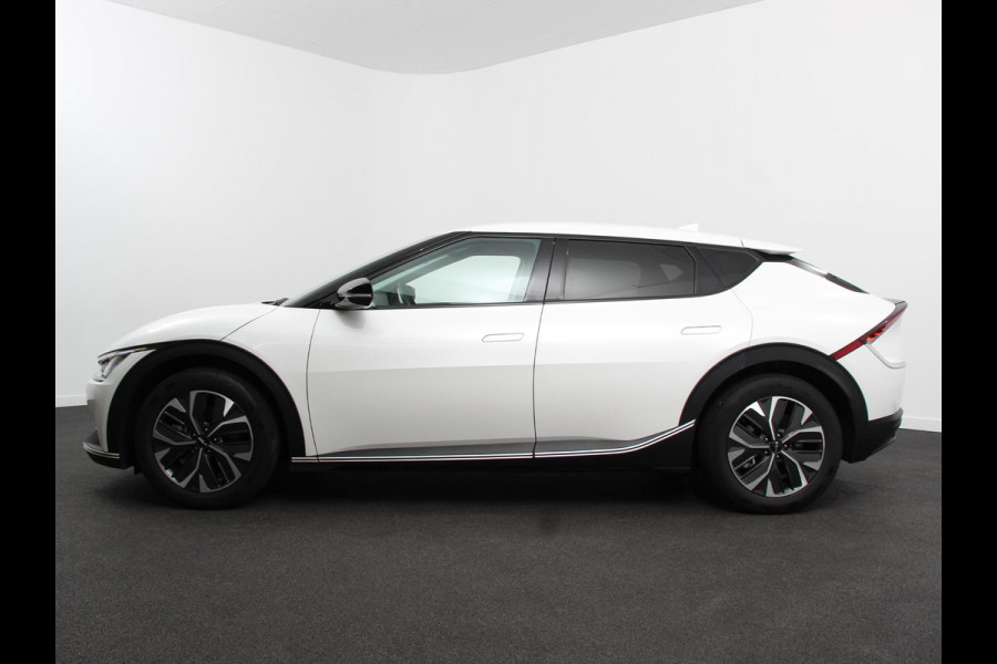 Kia Ev6 Light Edition Automaat 58 kWh Navigatie Apple Carplay Android Auto Camera Parkeersensoren achter Cruise Control Climate Control Lichtmetalen Velgen