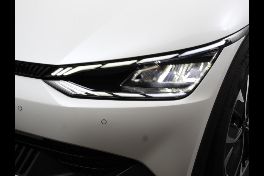 Kia Ev6 Light Edition Automaat 58 kWh Navigatie Apple Carplay Android Auto Camera Parkeersensoren achter Cruise Control Climate Control Lichtmetalen Velgen