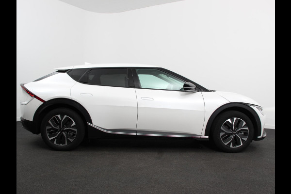 Kia Ev6 Light Edition Automaat 58 kWh Navigatie Apple Carplay Android Auto Camera Parkeersensoren achter Cruise Control Climate Control Lichtmetalen Velgen