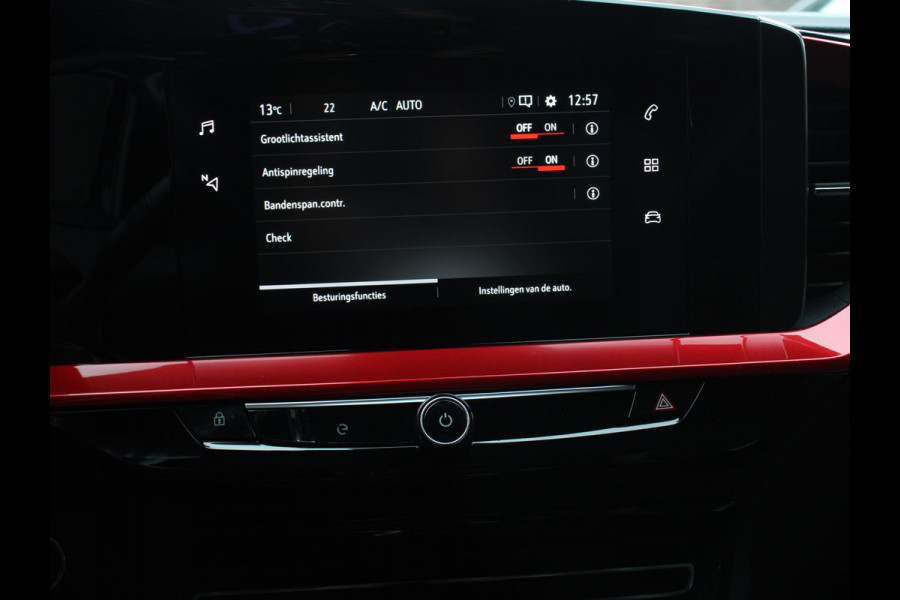 Opel Mokka-e Ultimate 50-kWh Navigatie Apple Carplay/Android Auto Adaptieve Cruise Control Parkeersensoren Camera Stoel-en stuurwielverwarming Virtual Cockpit Full LED