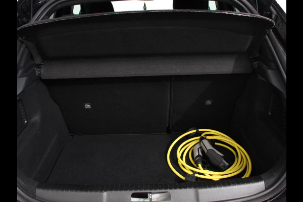 Opel Mokka-e Ultimate 50-kWh Navigatie Apple Carplay/Android Auto Adaptieve Cruise Control Parkeersensoren Camera Stoel-en stuurwielverwarming Virtual Cockpit Full LED