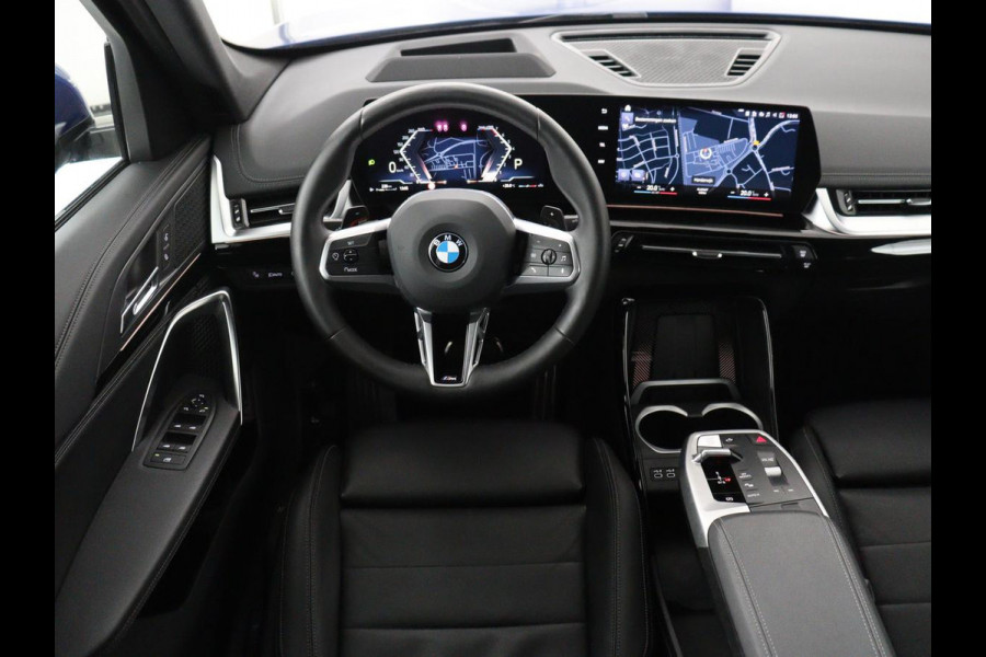 BMW X1 xDrive23i M Sport | Head-Up | Adaptieve Cruise | Trekhaak | Leder | 360 camera | Stoelverwarming | Keyless | Adaptief LED | Carplay | Sportstoelen | Live Cockpit Professional