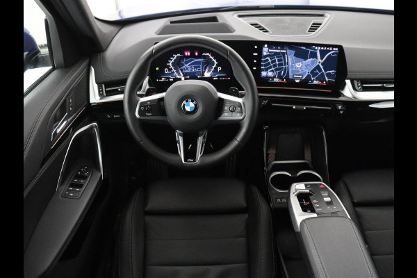 BMW X1 xDrive23i M Sport | Head-Up | Adaptieve Cruise | Trekhaak | Leder | 360 camera | Stoelverwarming | Keyless | Adaptief LED | Carplay | Sportstoelen | Live Cockpit Professional
