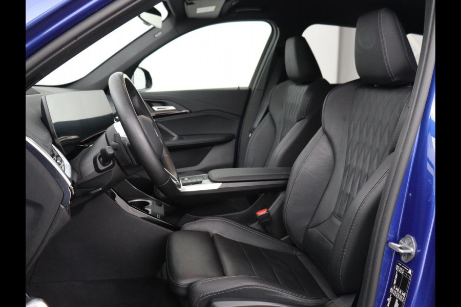 BMW X1 xDrive23i M Sport | Head-Up | Adaptieve Cruise | Trekhaak | Leder | 360 camera | Stoelverwarming | Keyless | Adaptief LED | Carplay | Sportstoelen | Live Cockpit Professional