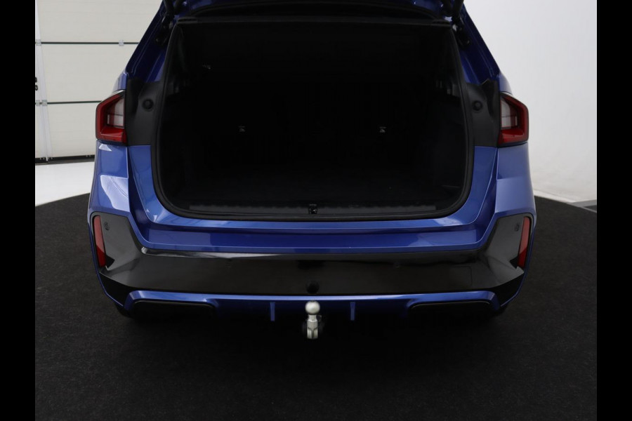 BMW X1 xDrive23i M Sport | Head-Up | Adaptieve Cruise | Trekhaak | Leder | 360 camera | Stoelverwarming | Keyless | Adaptief LED | Carplay | Sportstoelen | Live Cockpit Professional