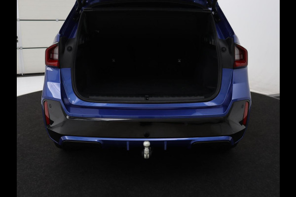 BMW X1 xDrive23i M Sport | Head-Up | Adaptieve Cruise | Trekhaak | Leder | 360 camera | Stoelverwarming | Keyless | Adaptief LED | Carplay | Sportstoelen | Live Cockpit Professional