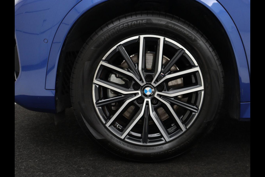 BMW X1 xDrive23i M Sport | Head-Up | Adaptieve Cruise | Trekhaak | Leder | 360 camera | Stoelverwarming | Keyless | Adaptief LED | Carplay | Sportstoelen | Live Cockpit Professional
