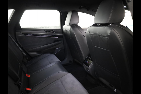 Volkswagen ID.7 Limited Edition Plus 77 kWh accu 210 kW / 286 PK V / Trekhaak / 360 graden camera / Black style
