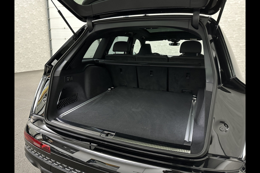 Audi Q7 60e 489pk S Competition RS-Seats | Carbon in/exterieur | B&O | Panorama | 360 Camera | Soft-Close | Head-Up | 88350,= ex btw  | ACC | Matrix-LED | Keyless-Entry |  Lane & Side assist | Stuurwielverwarming | Alarm | 22" Audi Sport | Leder op Dashboard | Rijklaarprijs en fabrieksgarantie.