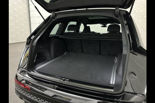 Audi Q7 60e 489pk S Competition RS-Seats | Carbon in/exterieur | B&O | Panorama | 360 Camera | Soft-Close | Head-Up | 88350,= ex btw  | ACC | Matrix-LED | Keyless-Entry |  Lane & Side assist | Stuurwielverwarming | Alarm | 22" Audi Sport | Leder op Dashboard | Rijklaarprijs en fabrieksgarantie.