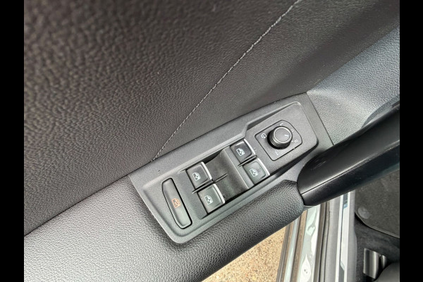 Volkswagen Tiguan 1.4 TSI ACT Highline LED / LEER/ PANO / TREKHAAK volle auto