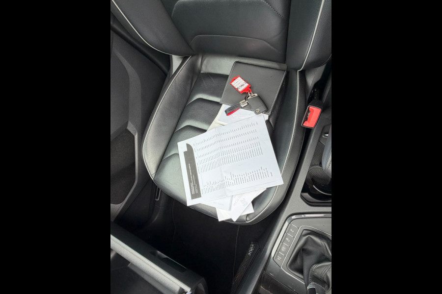 Volkswagen Tiguan 1.4 TSI ACT Highline LED / LEER/ PANO / TREKHAAK volle auto