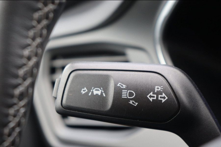 Ford Focus 1.0 EcoBoost Hybrid Titanium X Business org.NL camera winterpack ACC Carplay