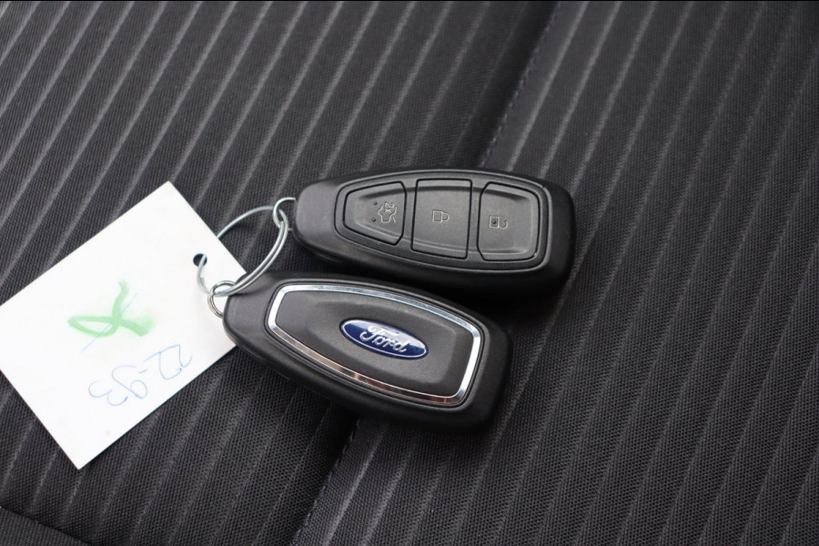 Ford Focus 1.0 EcoBoost Hybrid Titanium X Business org.NL camera winterpack ACC Carplay