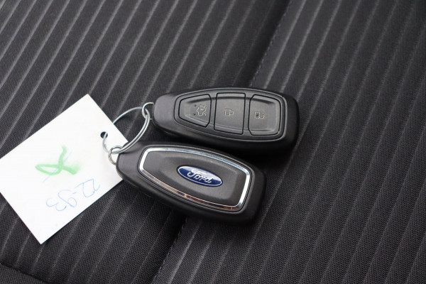 Ford Focus 1.0 EcoBoost Hybrid Titanium X Business org.NL camera winterpack ACC Carplay