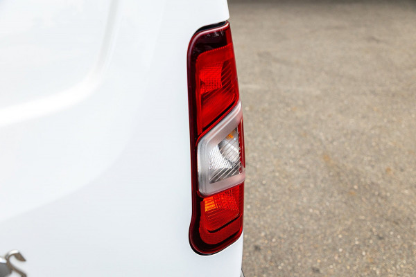 Peugeot Partner 1.5 BlueHDI Premium Kasteninrichting I Airco I Cruise I Apple I Android I Parkeersensoren