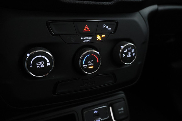 Jeep Renegade 1.6 E-Torq Longitude Panorama, Navigatie, Airco