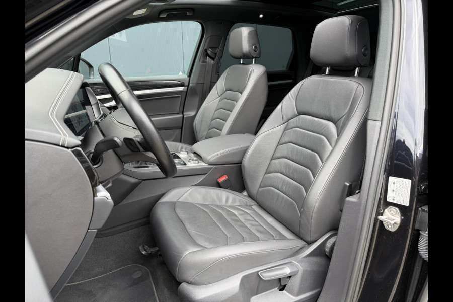 Volkswagen Touareg 3.0 TSi eHybrid 4MOTION 20"/Panoramadak/Trekhaak/Luchtvering/Leder/Stuur + voorruit + stoelverwarming v+a/Dodehoek/Adaptieve cruise