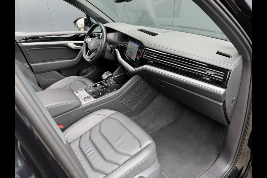 Volkswagen Touareg 3.0 TSi eHybrid 4MOTION 20"/Panoramadak/Trekhaak/Luchtvering/Leder/Stuur + voorruit + stoelverwarming v+a/Dodehoek/Adaptieve cruise