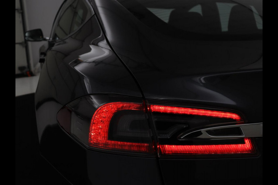 Tesla Model S 75D Base | SOH 89.9 | Panoramadak | Stuurverwarming | Leder | Autopilot | Stoelverwarming | Camera | Keyless | Full LED | Parkeerhulp | Achterbankverwarming | Origineel NL