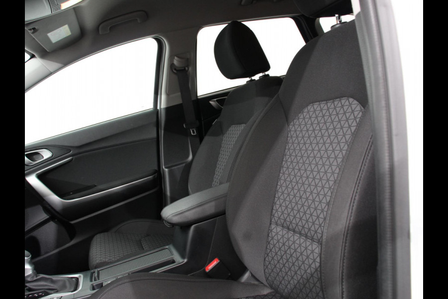 Kia Ceed Sportswagon 1.5 T-GDi 160pk Automaat DynamicLine Climate control Adaptieve cruise control Stuurverwarming Stoelverwarming Navigatie Apple Carplay/ Android Auto Lichtmetalen velgen Achteruitrijcamera