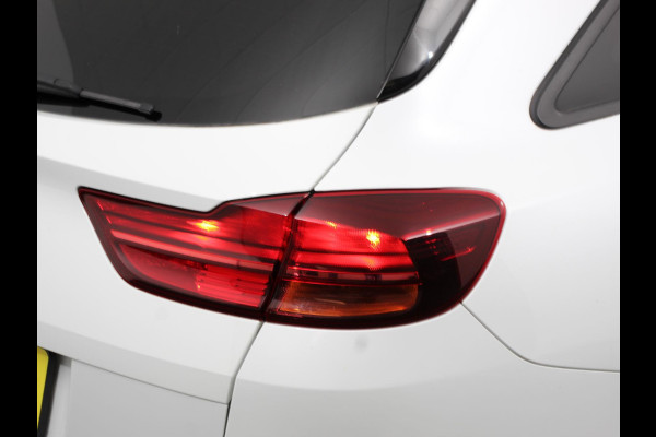 Kia Ceed Sportswagon 1.5 T-GDi 160pk Automaat DynamicLine Climate control Adaptieve cruise control Stuurverwarming Stoelverwarming Navigatie Apple Carplay/ Android Auto Lichtmetalen velgen Achteruitrijcamera