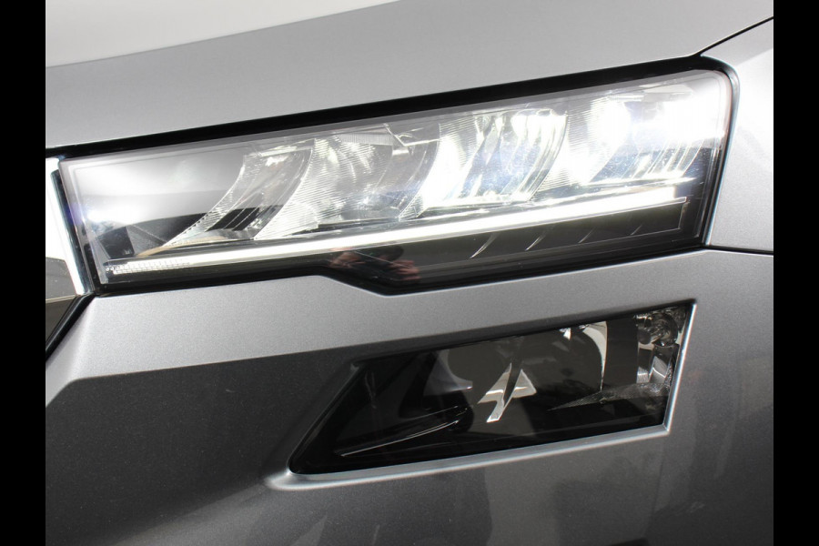 Škoda Karoq 1.5 TSI 150pk DSG ACT Selection Navigatie Apple Carplay/Android Auto Camera Parkeer sensoren Adaptieve Cruise Control Lichtmetalen Velgen Digitale Cockpit