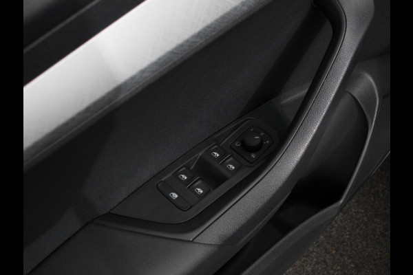 Škoda Karoq 1.5 TSI 150pk DSG ACT Selection Navigatie Apple Carplay/Android Auto Camera Parkeer sensoren Adaptieve Cruise Control Lichtmetalen Velgen Digitale Cockpit
