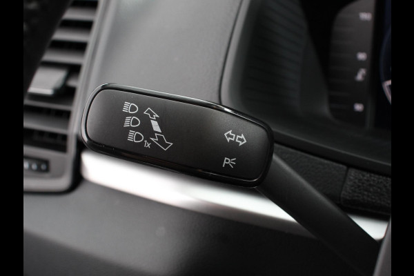 Škoda Karoq 1.5 TSI 150pk DSG ACT Selection Navigatie Apple Carplay/Android Auto Camera Parkeer sensoren Adaptieve Cruise Control Lichtmetalen Velgen Digitale Cockpit