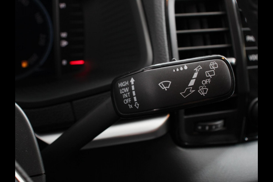 Škoda Karoq 1.5 TSI 150pk DSG ACT Selection Navigatie Apple Carplay/Android Auto Camera Parkeer sensoren Adaptieve Cruise Control Lichtmetalen Velgen Digitale Cockpit