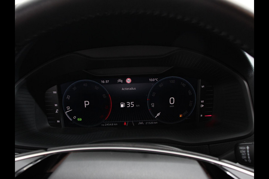 Škoda Karoq 1.5 TSI 150pk DSG ACT Selection Navigatie Apple Carplay/Android Auto Camera Parkeer sensoren Adaptieve Cruise Control Lichtmetalen Velgen Digitale Cockpit