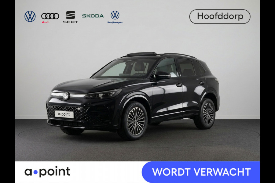 Volkswagen Tiguan 1.5 eHybrid R-Line Edition 272 pk Automaat (DSG) | Verlengde garantie | Navigatie | Panoramadak | Trekhaak (wegklapbaar) | Parkeersensoren (Park assist) | Rondomzicht camera | Lederen bekleding | Stoelverwarming/ventilatie |