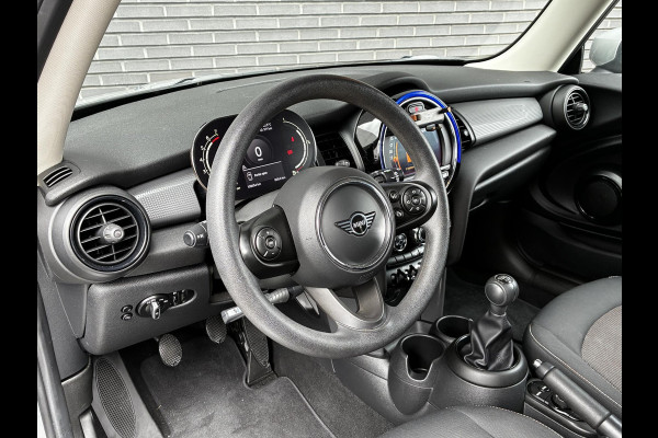 MINI Hatchback Cooper 3 deurs / Airconditioning / Bluetooth / Elektrisch Pakket / DAB / 16 Inch / Chrome Line