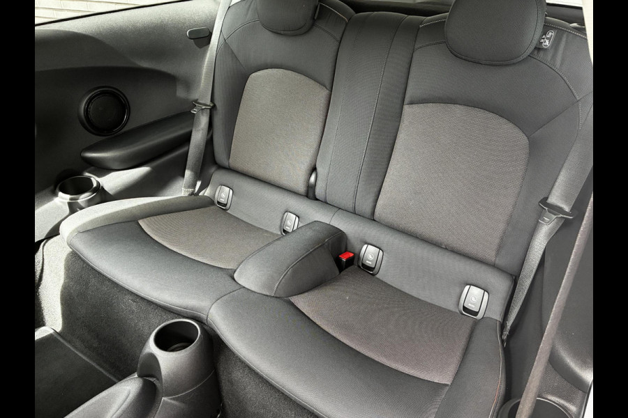 MINI Hatchback Cooper 3 deurs / Airconditioning / Bluetooth / Elektrisch Pakket / DAB / 16 Inch / Chrome Line
