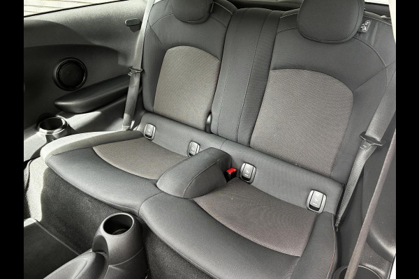MINI Hatchback Cooper 3 deurs / Airconditioning / Bluetooth / Elektrisch Pakket / DAB / 16 Inch / Chrome Line
