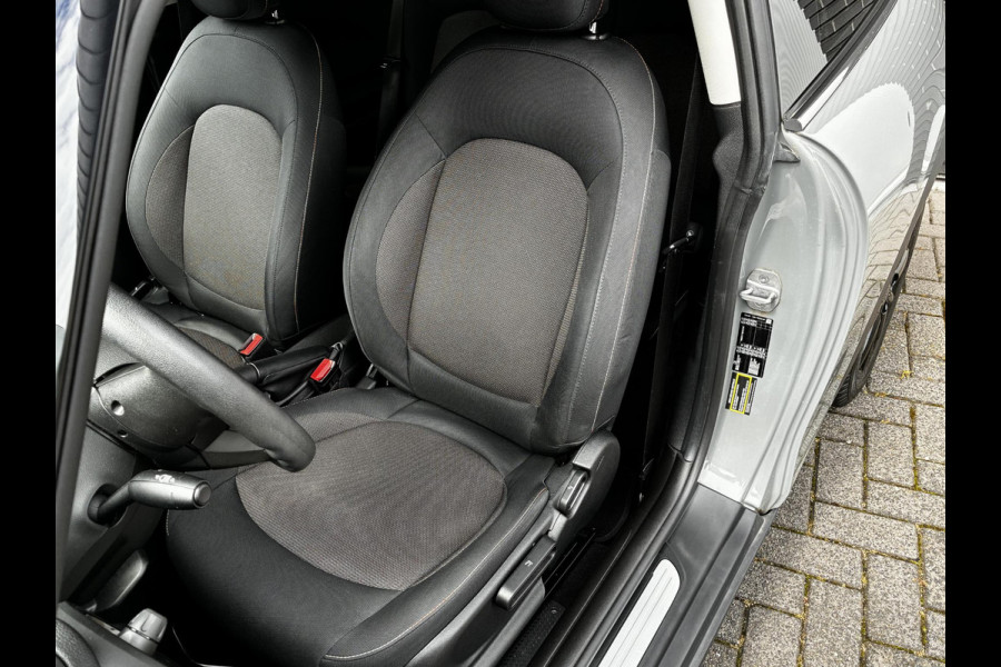 MINI Hatchback Cooper 3 deurs / Airconditioning / Bluetooth / Elektrisch Pakket / DAB / 16 Inch / Chrome Line