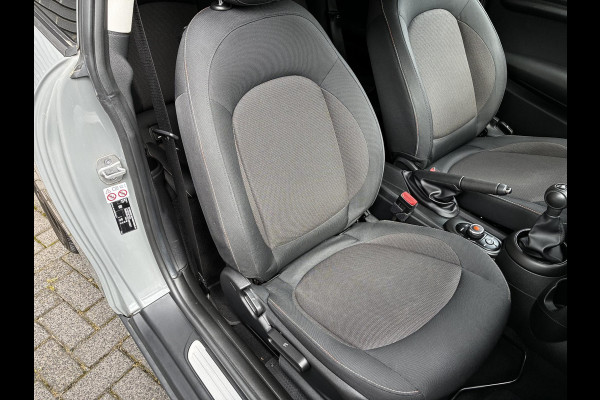 MINI Hatchback Cooper 3 deurs / Airconditioning / Bluetooth / Elektrisch Pakket / DAB / 16 Inch / Chrome Line