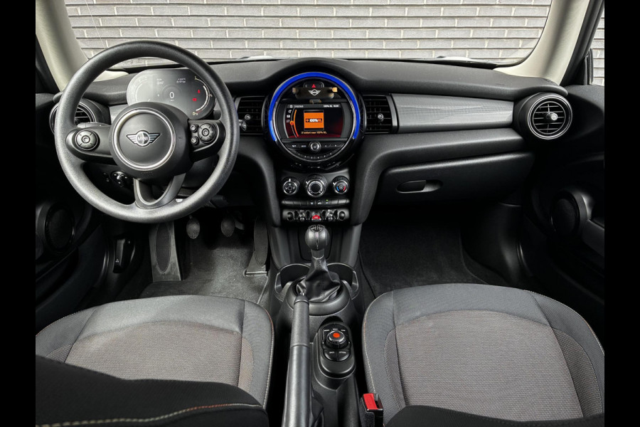 MINI Hatchback Cooper 3 deurs / Airconditioning / Bluetooth / Elektrisch Pakket / DAB / 16 Inch / Chrome Line