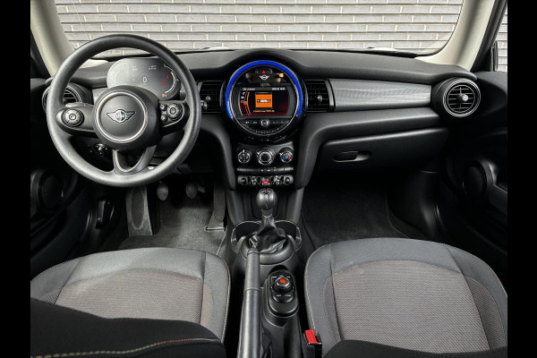 MINI Hatchback Cooper 3 deurs / Airconditioning / Bluetooth / Elektrisch Pakket / DAB / 16 Inch / Chrome Line