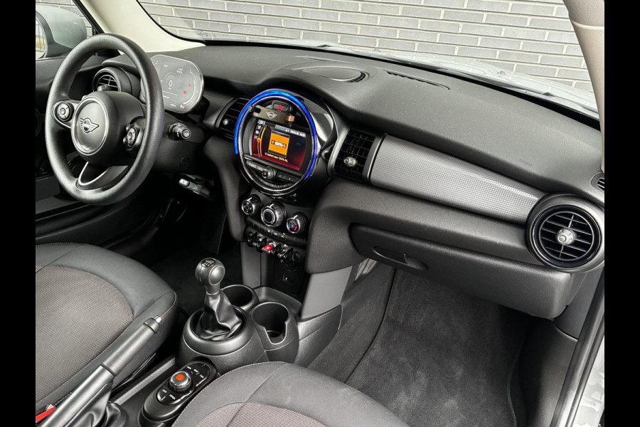 MINI Hatchback Cooper 3 deurs / Airconditioning / Bluetooth / Elektrisch Pakket / DAB / 16 Inch / Chrome Line