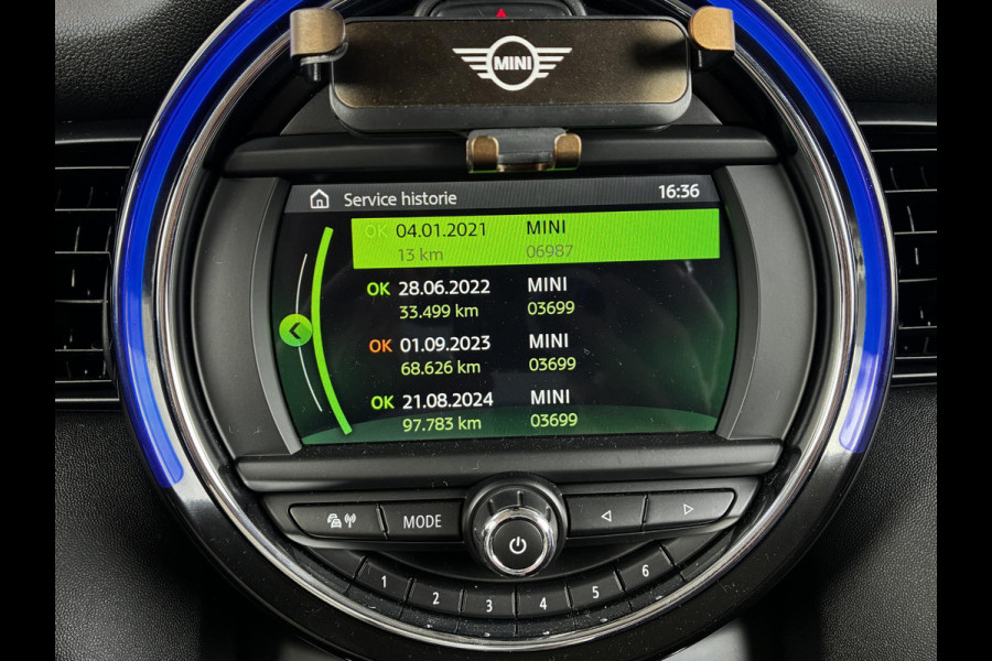 MINI Hatchback Cooper 3 deurs / Airconditioning / Bluetooth / Elektrisch Pakket / DAB / 16 Inch / Chrome Line