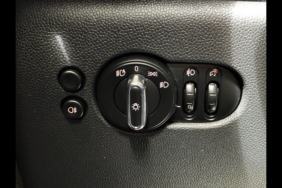 MINI Hatchback Cooper 3 deurs / Airconditioning / Bluetooth / Elektrisch Pakket / DAB / 16 Inch / Chrome Line
