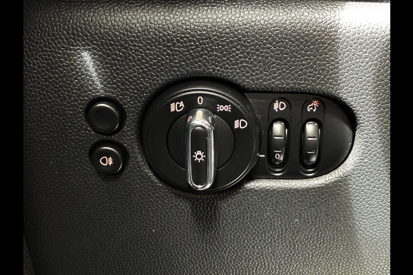 MINI Hatchback Cooper 3 deurs / Airconditioning / Bluetooth / Elektrisch Pakket / DAB / 16 Inch / Chrome Line