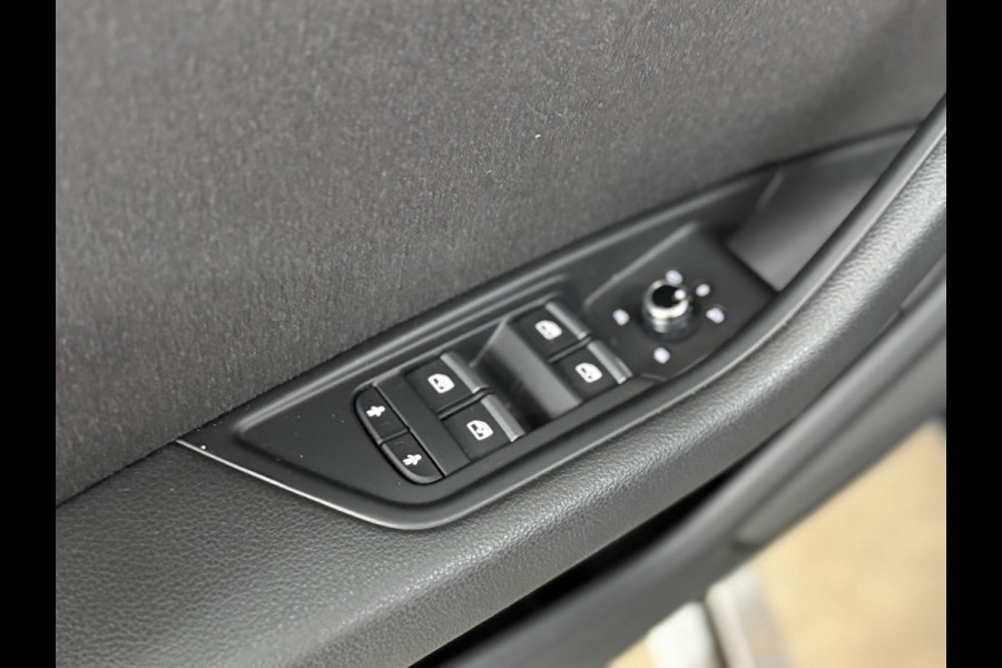 Audi A4 Avant 1.4 TFSI Sport S line black edition | 150 PK | 19 Inch | Navigatie | Camera | Side Assist | Stoelverwarming